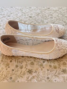 DB studio white lace ballet flats